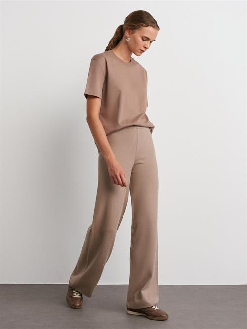 Wholesale Womens Mink Crew-Neck Basic T-shirt