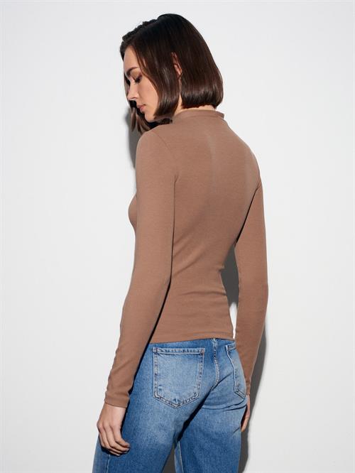 Wholesale Womens Mink Mock-Neck Knit Top