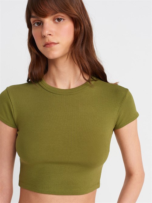 Wholesale Womens Olive Green Crew-Neck Crop T-shirt