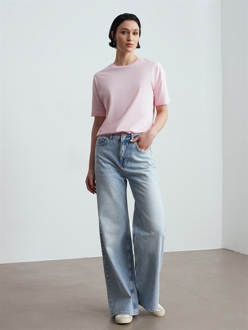 Wholesale Womens Powder Pink Basic T-Shirt