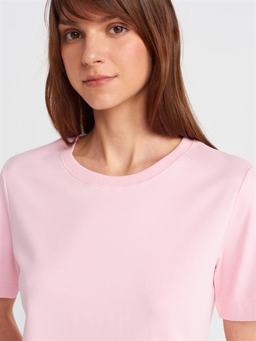 Wholesale Womens Powder Pink Crew-Neck Basic T-shirt
