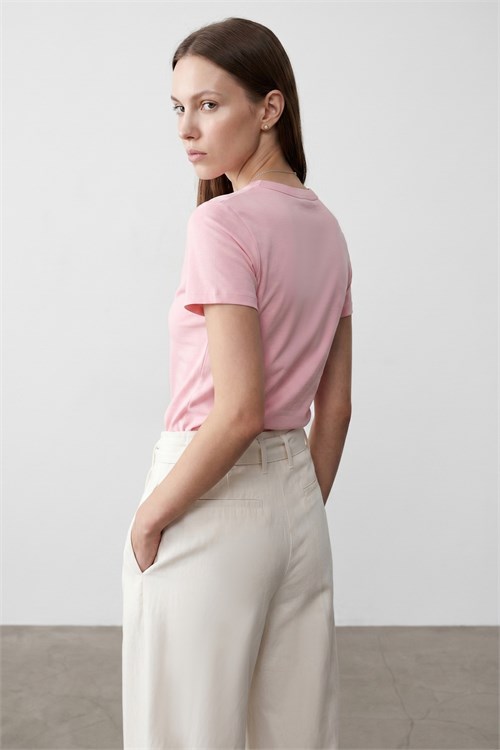 Wholesale Womens Powder Pink Crew-Neck Basic T-Shirt