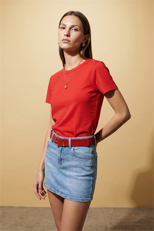 Wholesale Womens Red Crew-Neck Basic T-Shirt