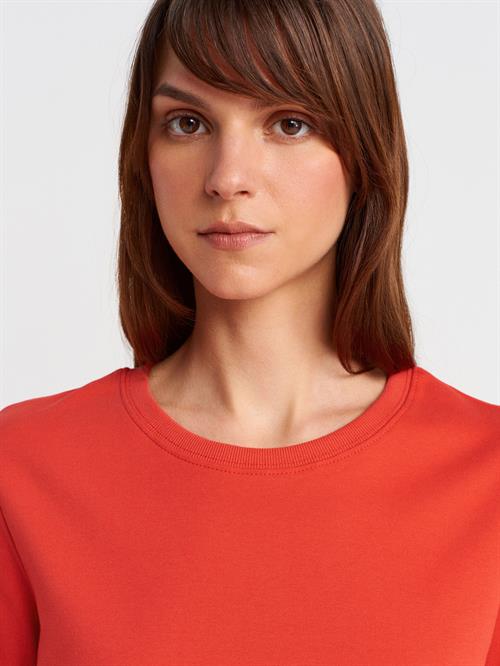 Wholesale Womens Red Crew-Neck Basic T-shirt