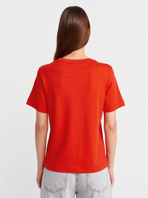 Wholesale Womens Red Crew-Neck Basic T-shirt