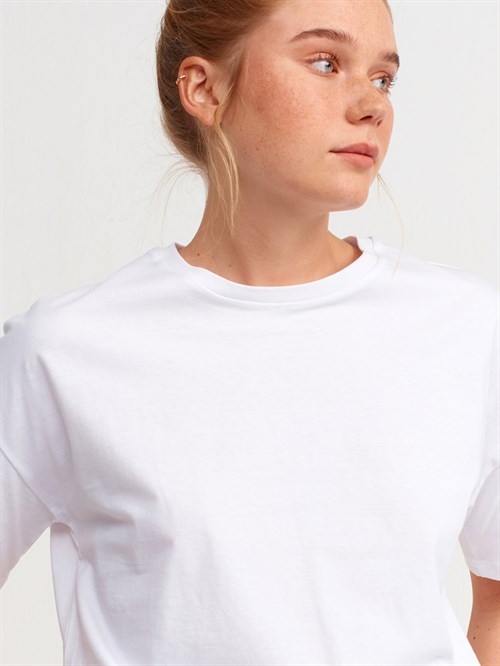 Wholesale Womens White Basic T-Shirt