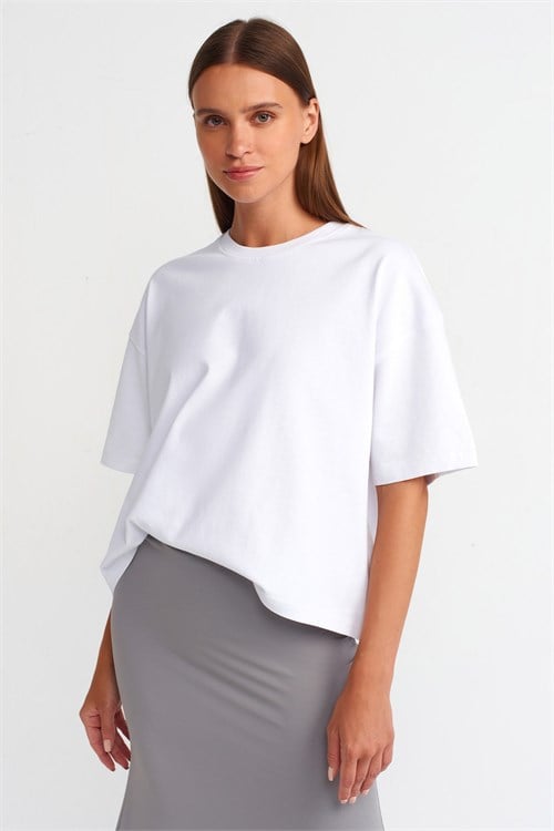 Wholesale Womens White Crew-Neck Basic T-Shirt
