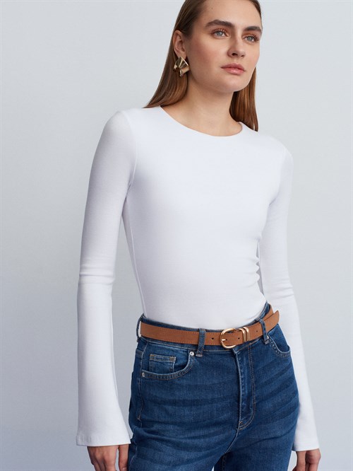 Wholesale Womens White Crew-Neck Long-Sleeve Top