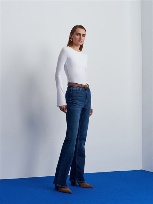 Wholesale Womens White Crew-Neck Long-Sleeve Top