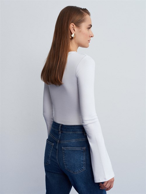 Wholesale Womens White Crew-Neck Long-Sleeve Top