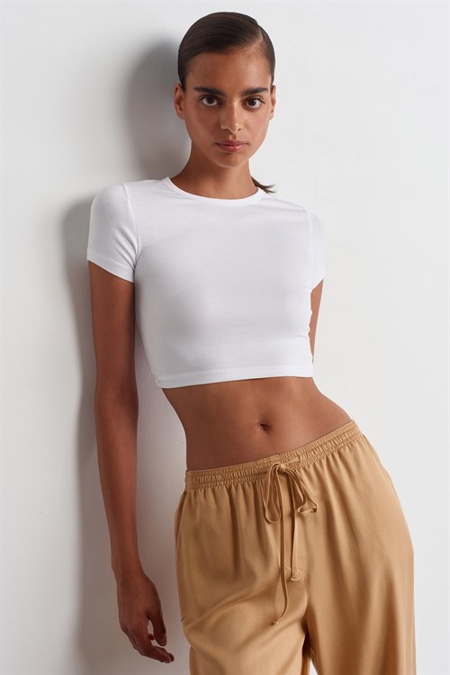 Wholesale Womens White Crop T-Shirt