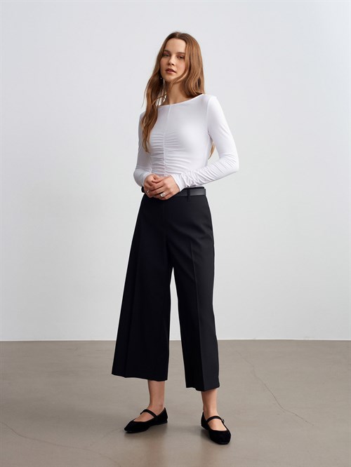 Wholesale Womens White Gathered Boat-Neck Top