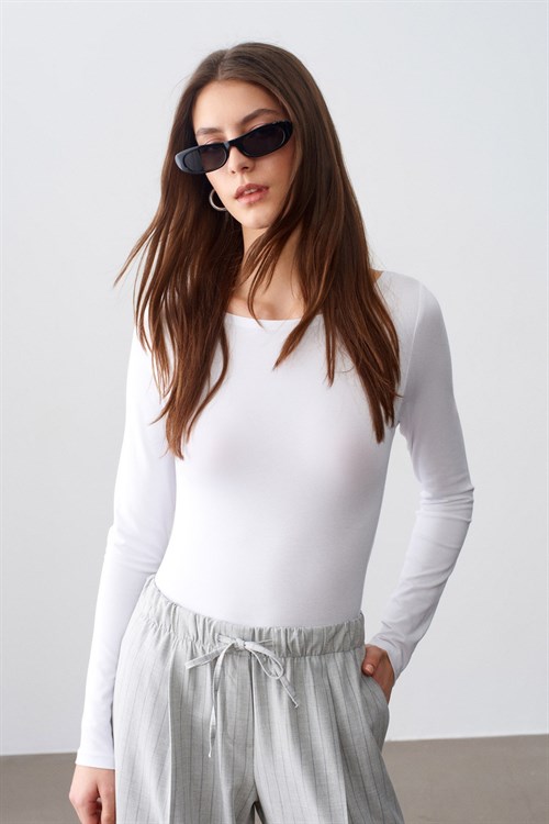 Wholesale Womens White Scoop-Neck Bodysuit