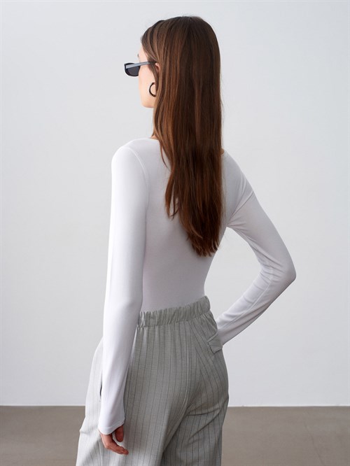Wholesale Womens White Scoop-Neck Bodysuit
