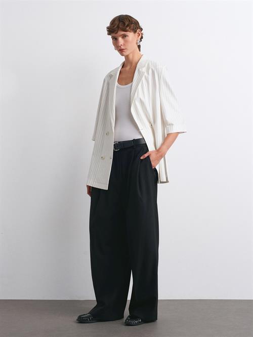 Wholesale Womens White Striped Blazer with Three-Quarter Sleeves