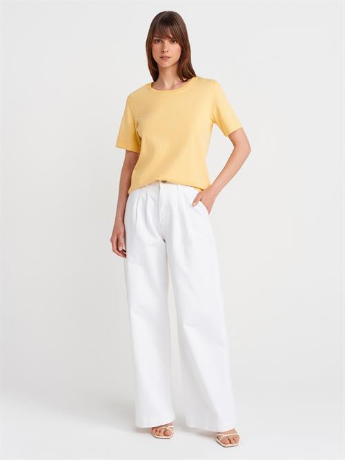 Wholesale Womens Yellow Crew-Neck Basic T-shirt