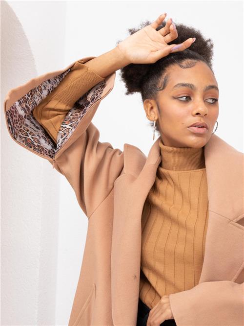 Women coat with belt wholesale Beige color