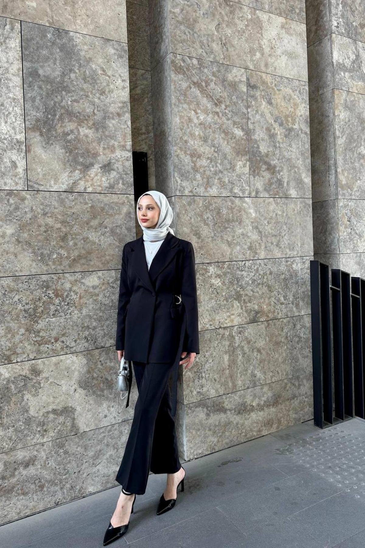 black hijab outfit