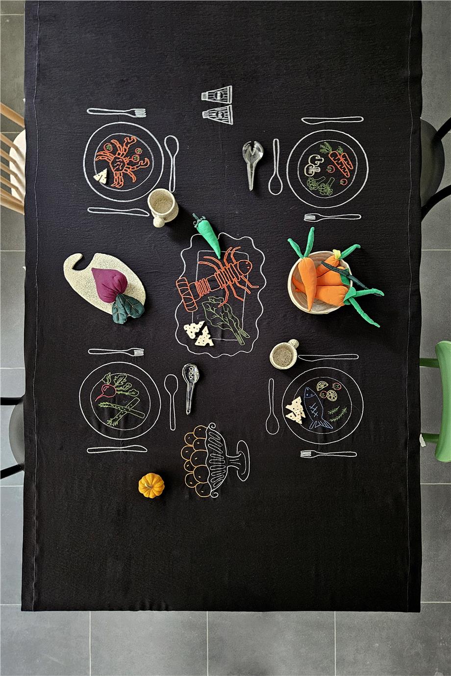Siyah Keten Masa Dinner Örtüsü