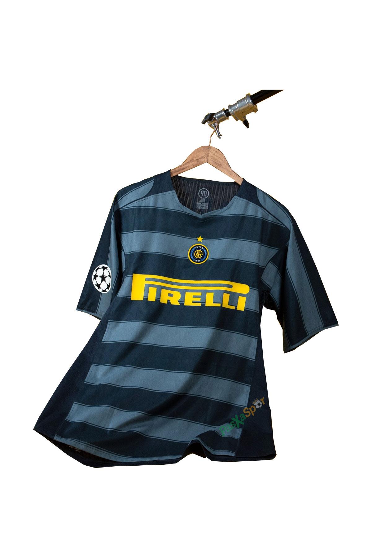 İnter 2004-2005 Deplasman Fıgo Kısa Kolu Retro Forması