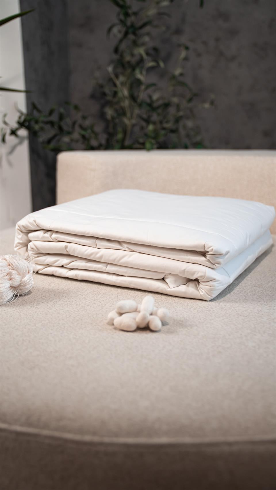 Tek Kişilik - Dört Mevsim Saf İpek Dolgulu Yorgan 