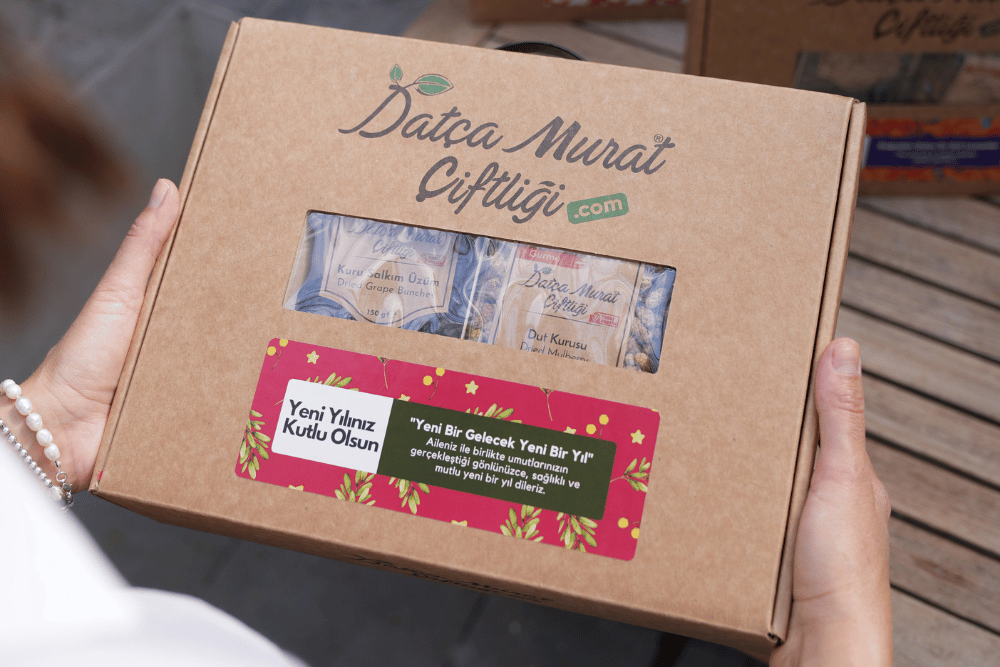 Kurumsal Yılbaşı Hediye Kutuları – Datça Murat Çiftliği Özel Tasarım Kurumsal Yeni Yıl Hediyeleri