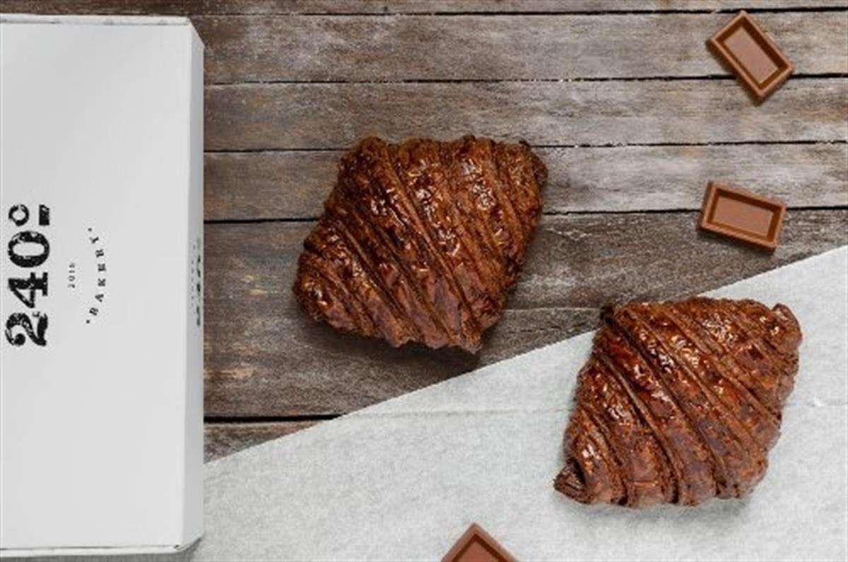 240 ° Yoğun Çikolatalı Kruvasan 2 li