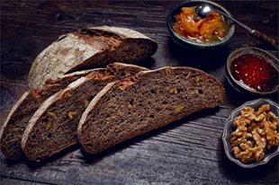 240 ° Cevizli Buğday Ekmeği