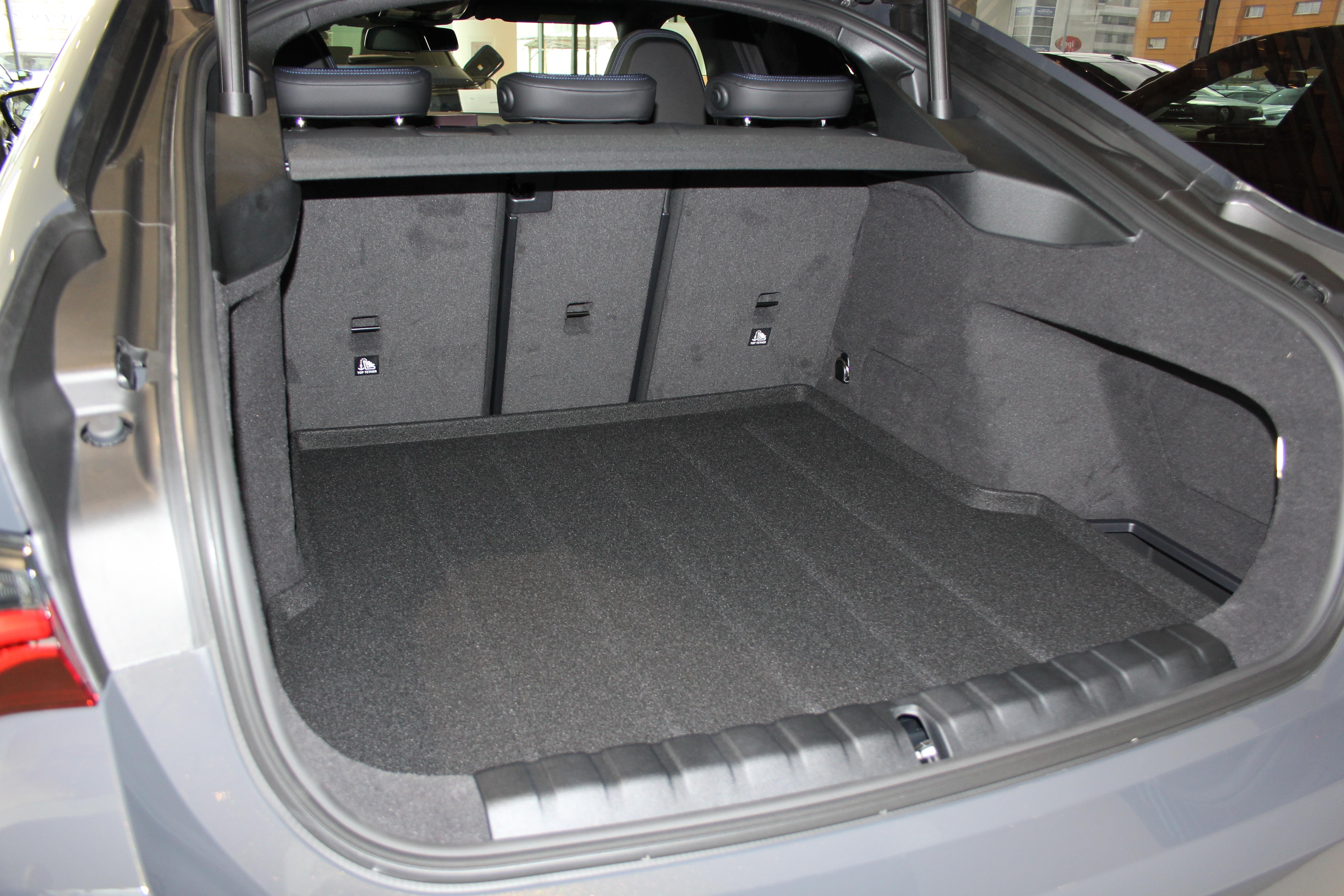 BMW i4 Halı Bagaj Havuzu 2023 Sonrası