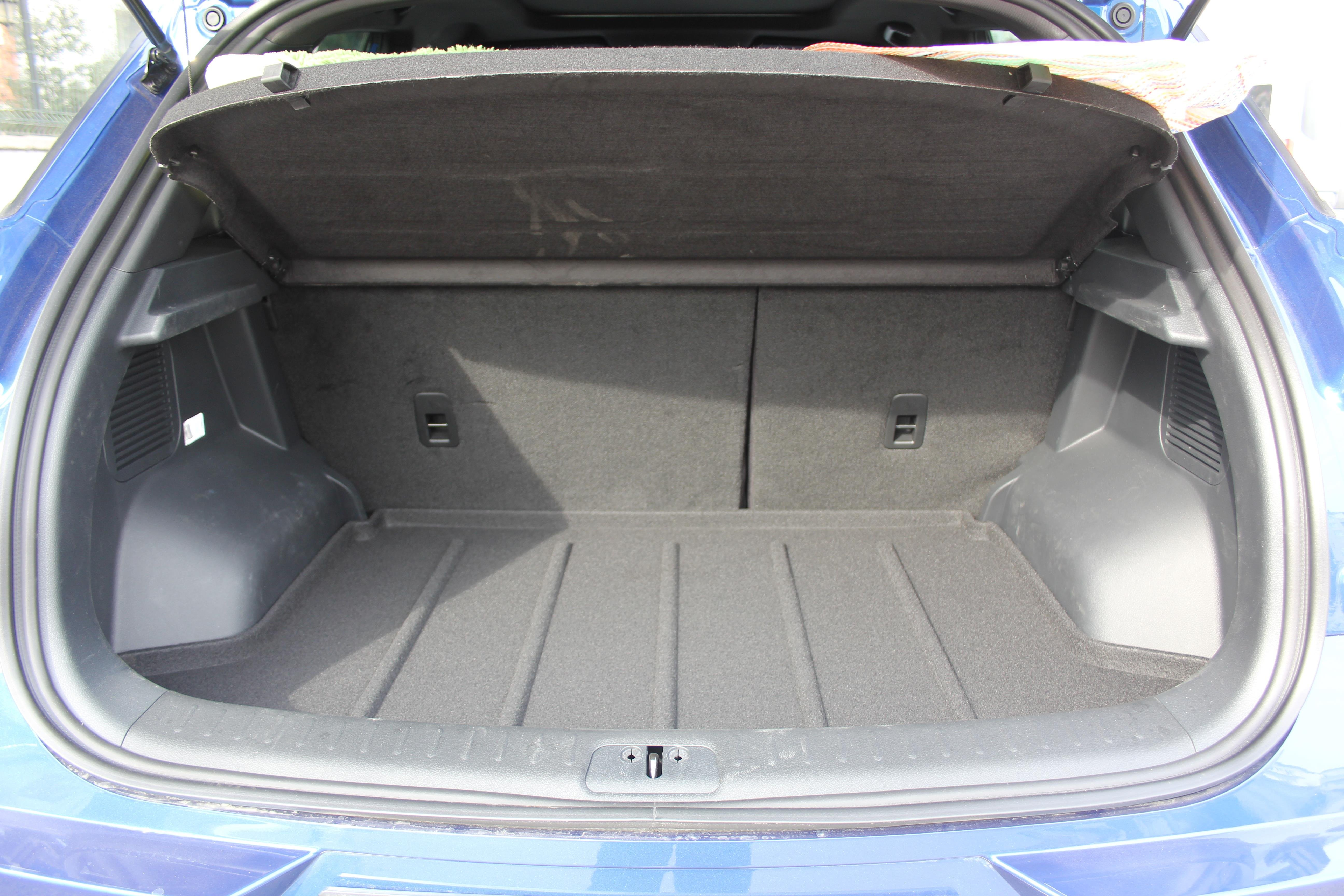 DFSK Fengon 500 Halı Bagaj Havuzu