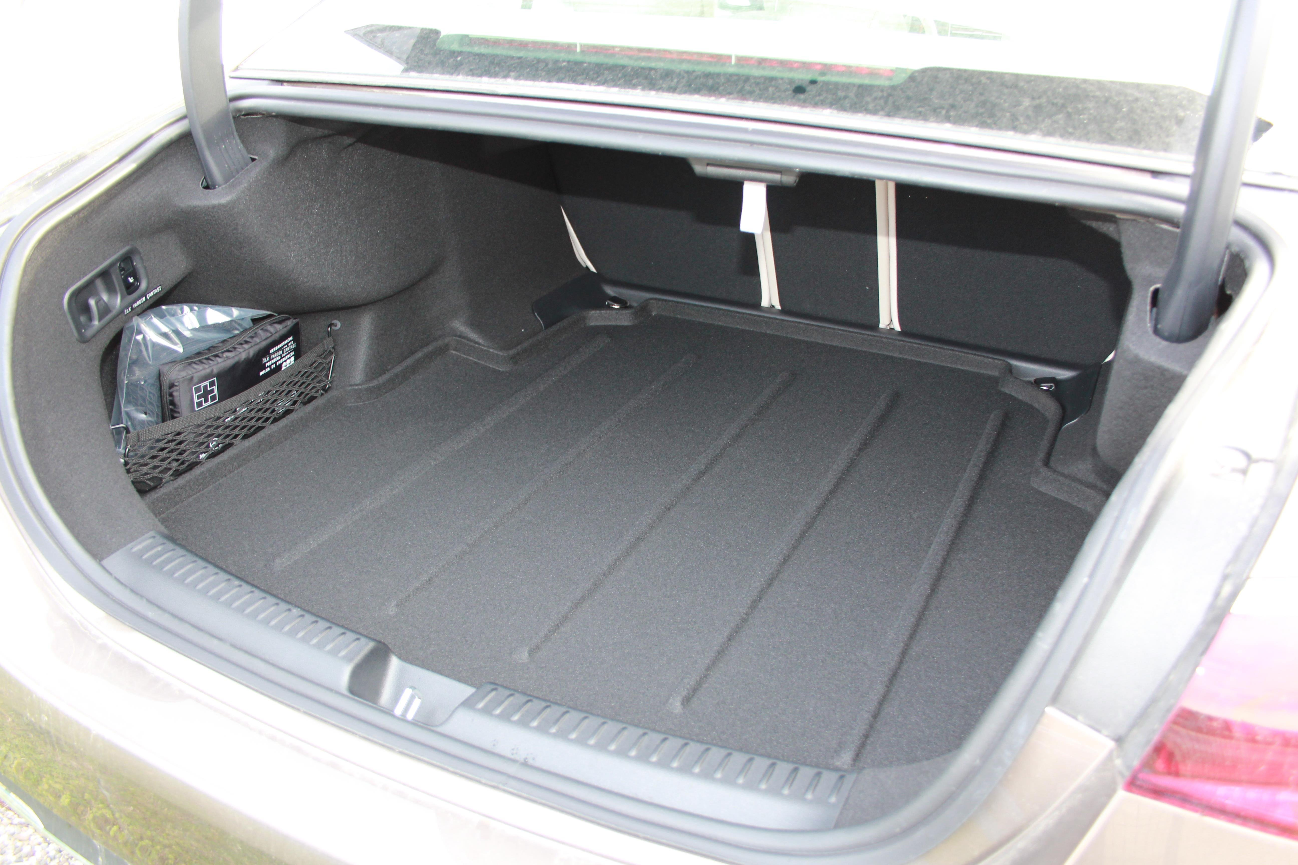 Mercedes Yeni E Serisi 2024 Sonrası Halı Bagaj Havuzu