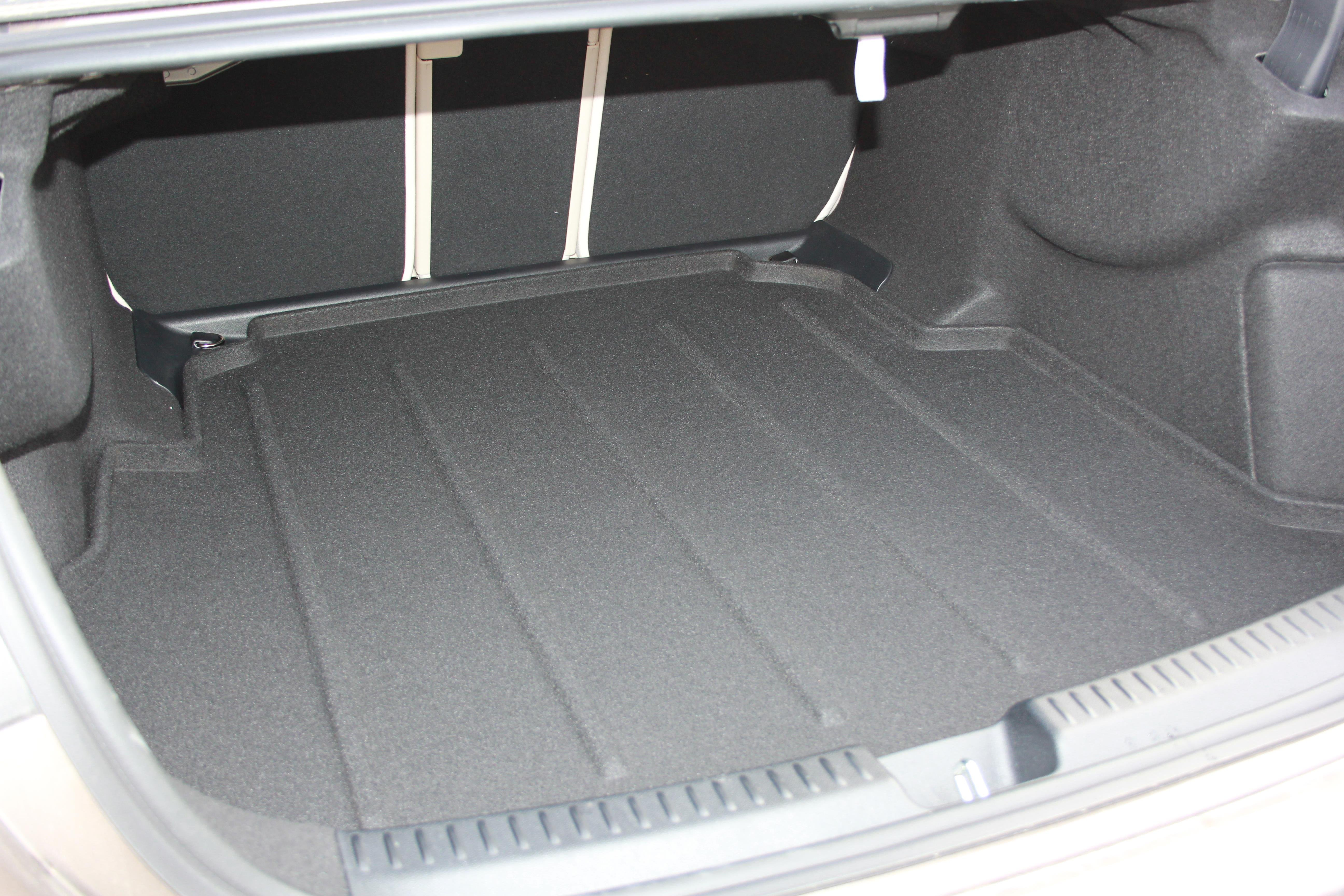 Mercedes Yeni E Serisi 2024 Sonrası Halı Bagaj Havuzu