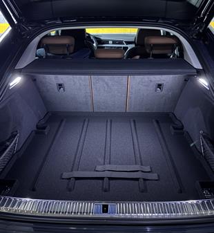 Audi Q8 E-Tron Halı Bagaj Havuzu