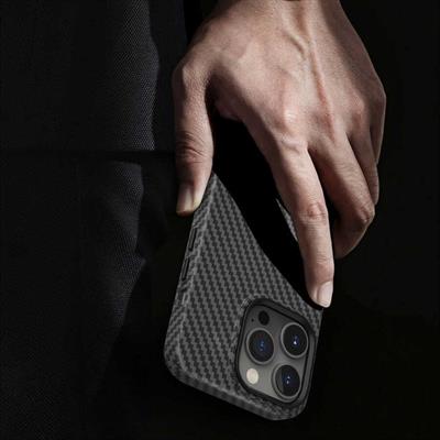Apple iPhone 14 Pro Max Kılıf ​​​​​Wiwu Karbon Fiber Görünümlü Magsafe Wireless Şarj Özellikli Kabon Kapak