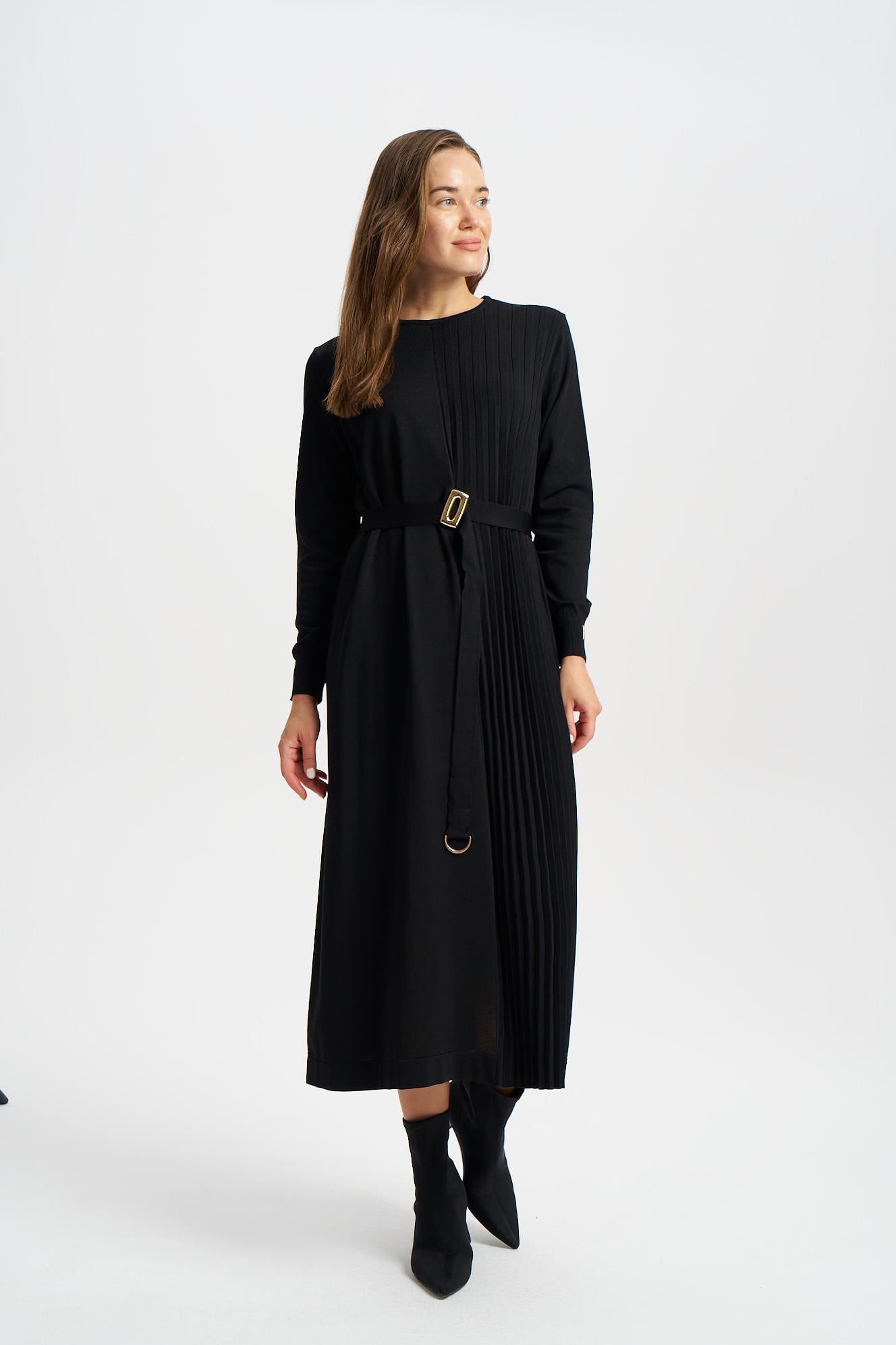 3093 SOL TARAFI PİLELİ ELBİSE