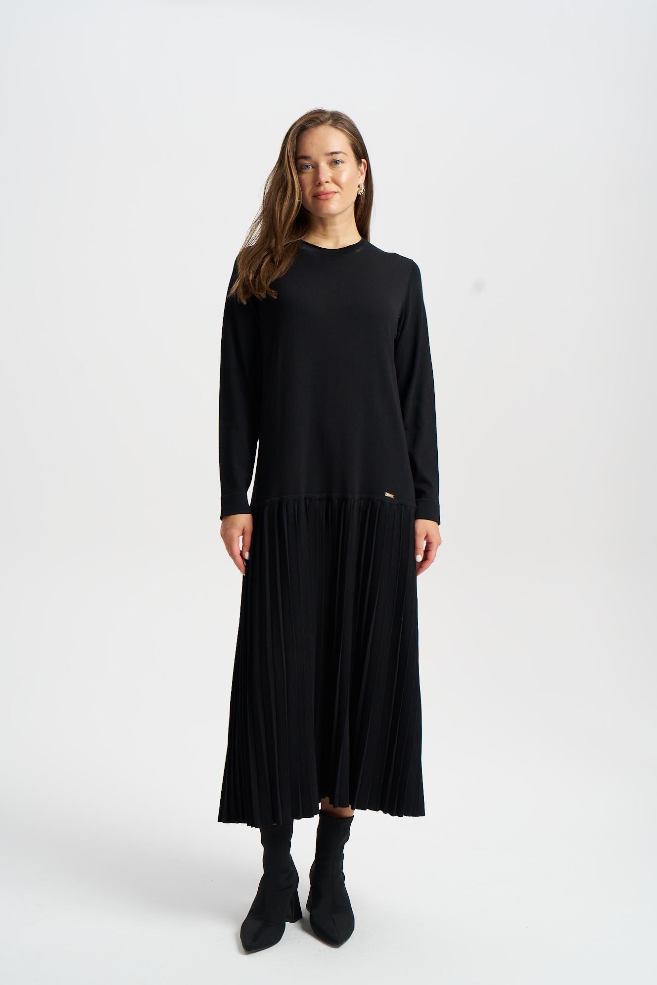 3110 ETEĞİ PİLELİ ELBİSE 