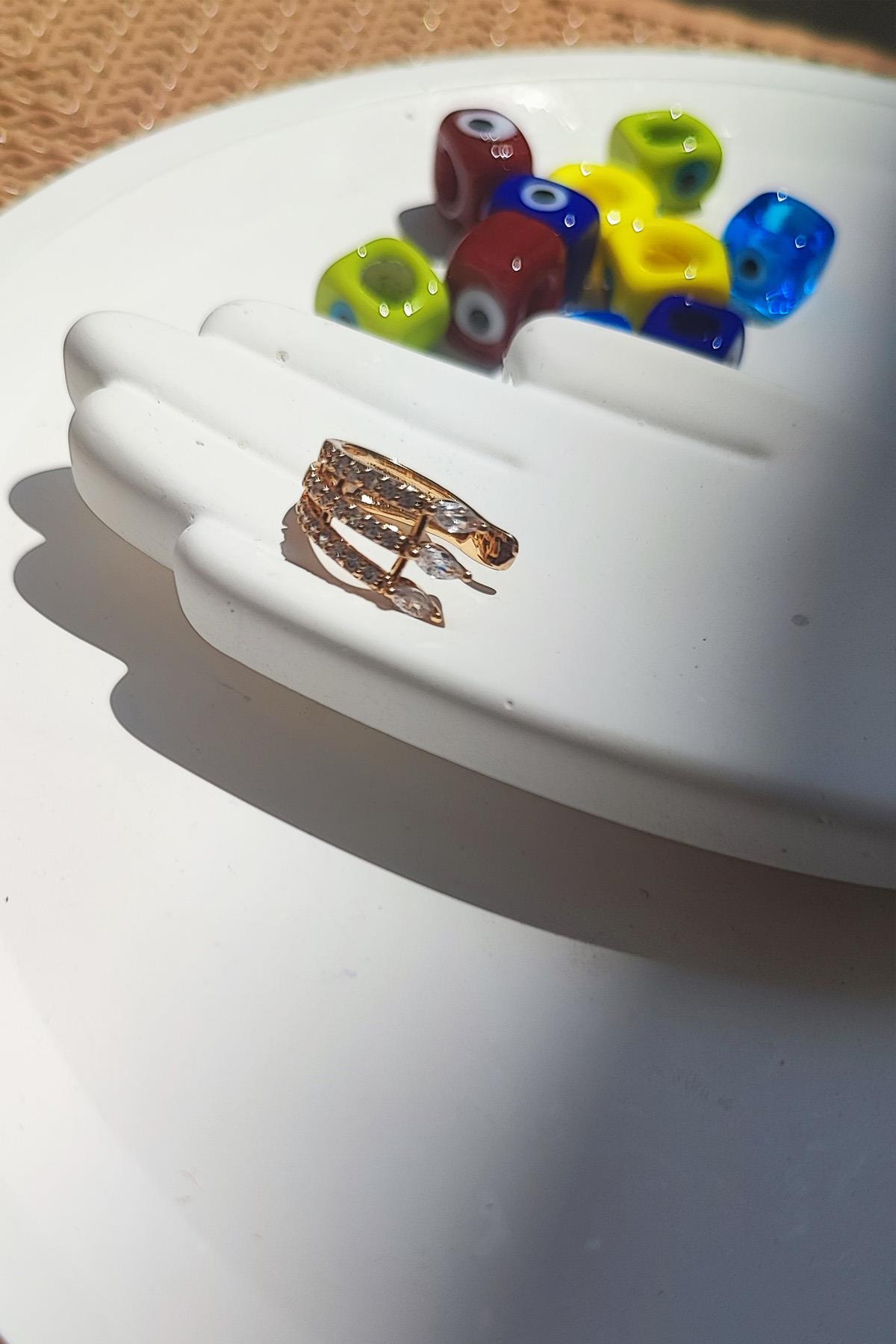 3 lü görünüm Sıralı Zirkon Taşlı Ay Model Çelik Kıkırdak Küpe 1 cm-Altın Renk