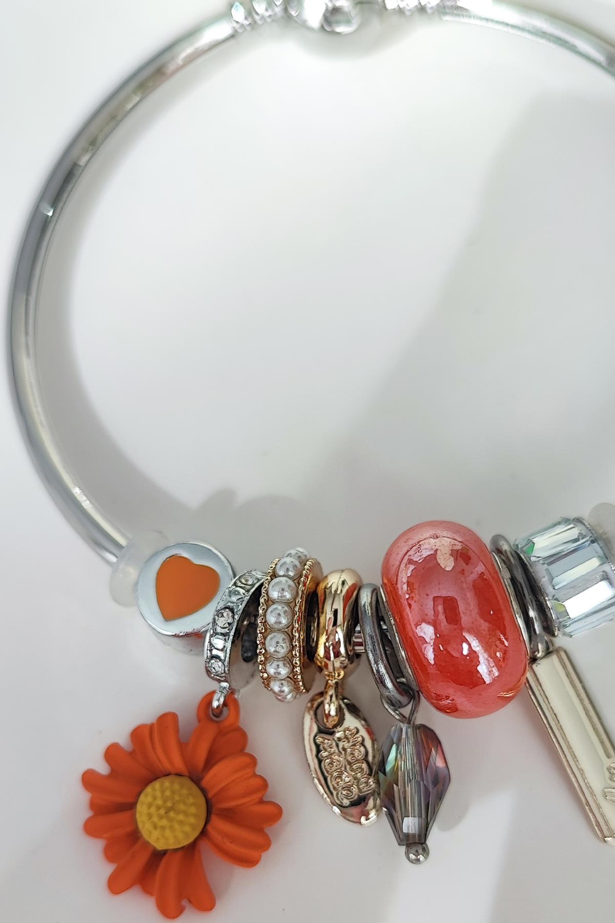 Turuncu Çiçek Figürlü Pandora Model Klipsli Bileklik-Gümüş Renk