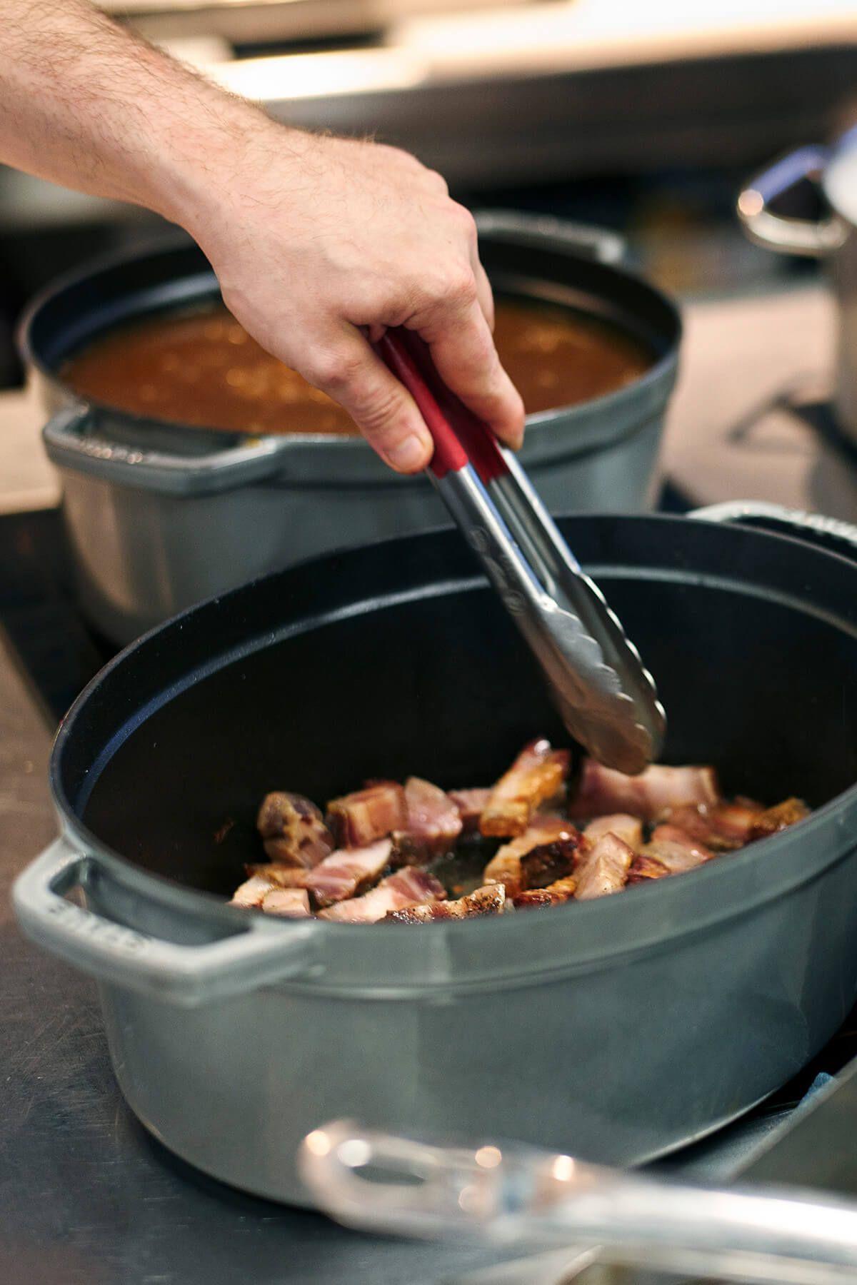 staub-405002760-dokum-tencere-oval-gri--14e19.jpg