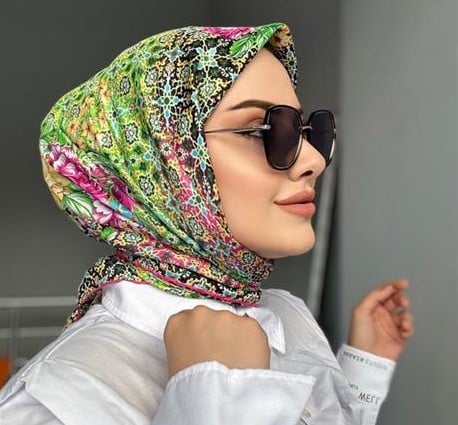 Akrilik Kumaştan Üretilen Eşarp Modelleri İle Havanızı Değiştirin