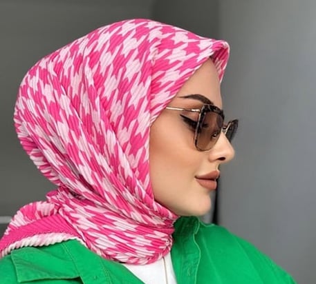 Desenli Eşarp Modelleri ile Kişisel Tarzınızı Yansıtın