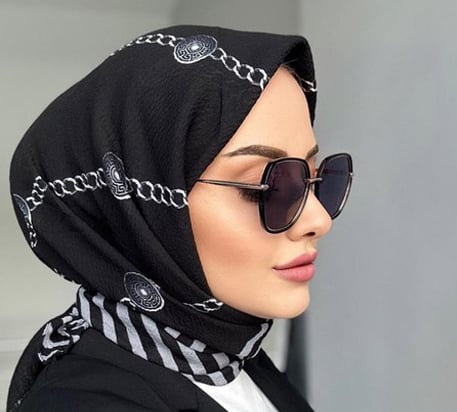 Doğanın İncelikleriyle Bezeli Olan Zincir Desenli Naturel Eşarp Modelleri Hangileri