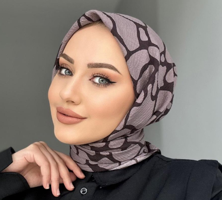 Geometrik Desenlerin Büyüsüyle Tasarlanmış Eşarp Modelleri Hangileri