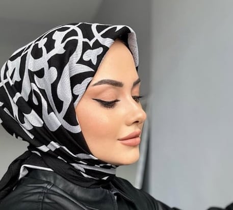 Her Stil ve tarza Uyum Sağlayan Eşarp Modelleri Hangileri
