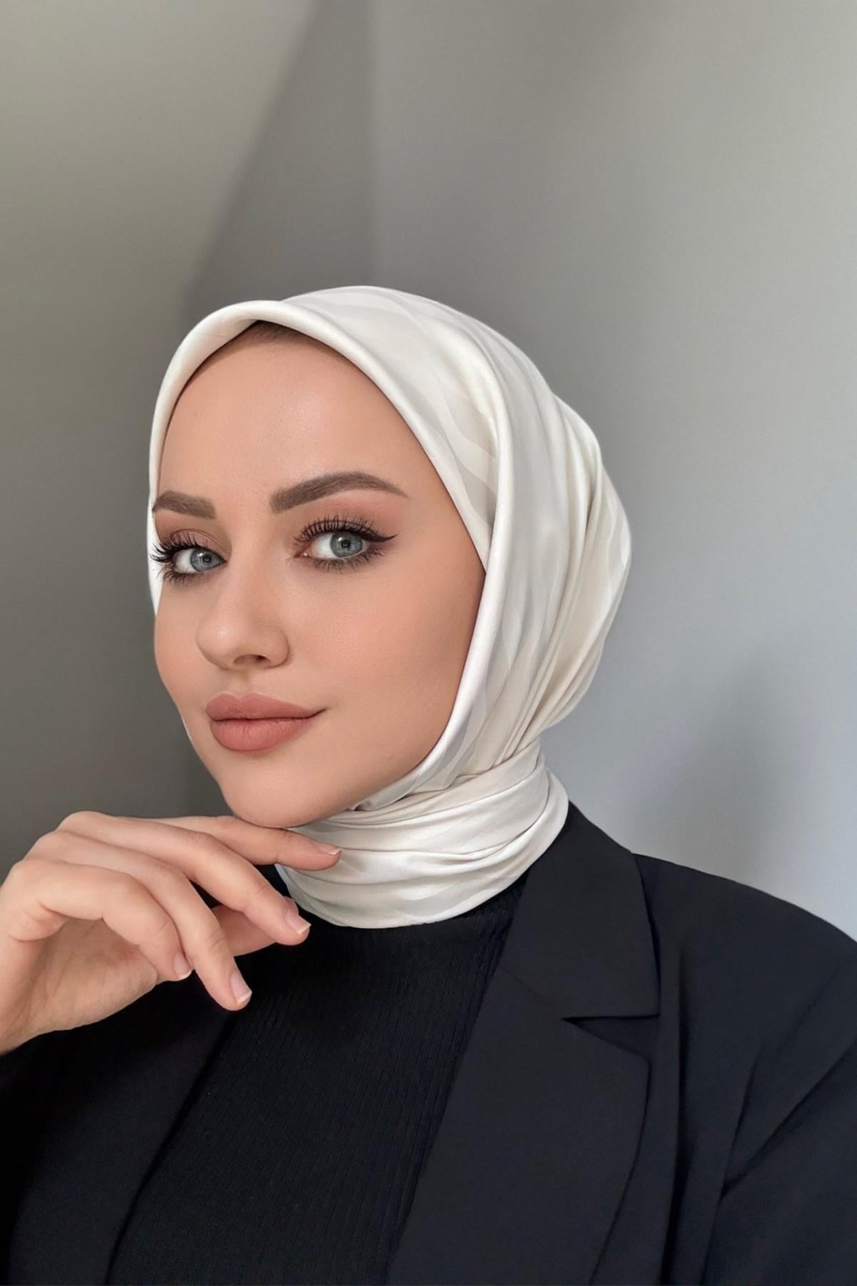 Açık Bej Desenli İpeksi Jakar Eşarp 