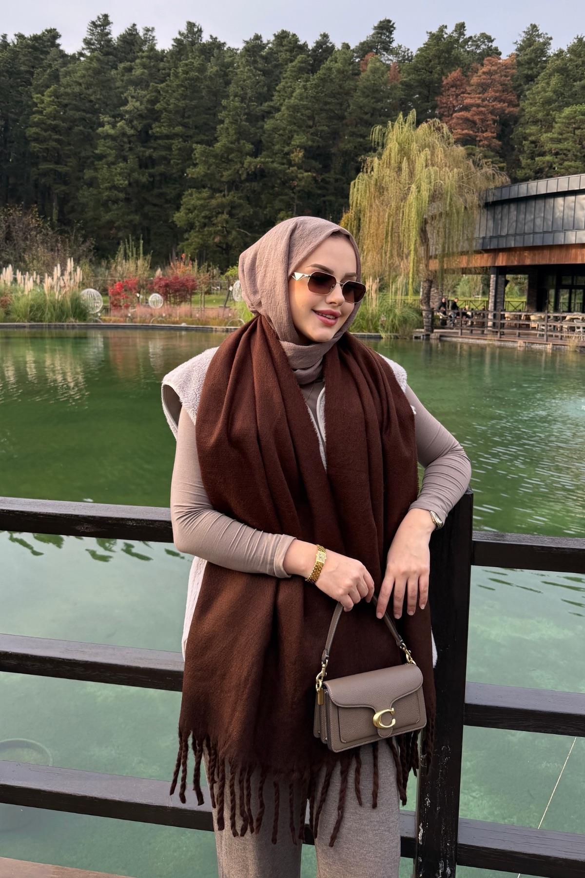 Kahverengi Pufy Atkı 