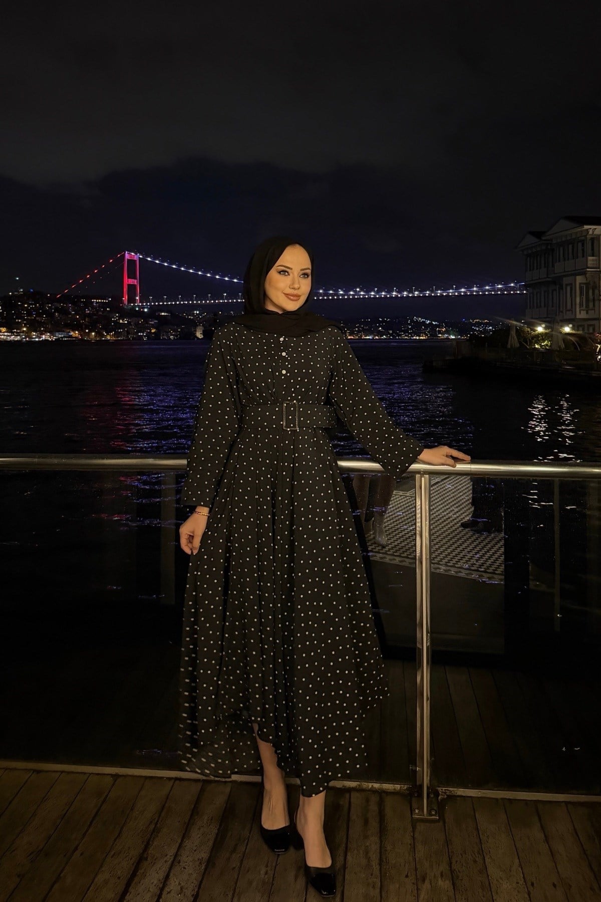 Siyah Asimetrik Kesim Puantiye Elbise 