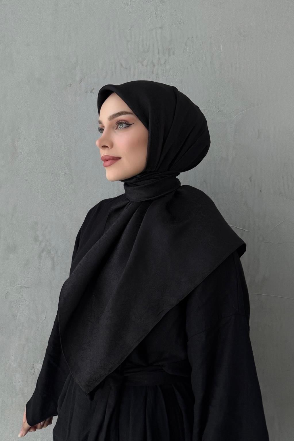 Siyah Çiçek Jakar Eşarp 