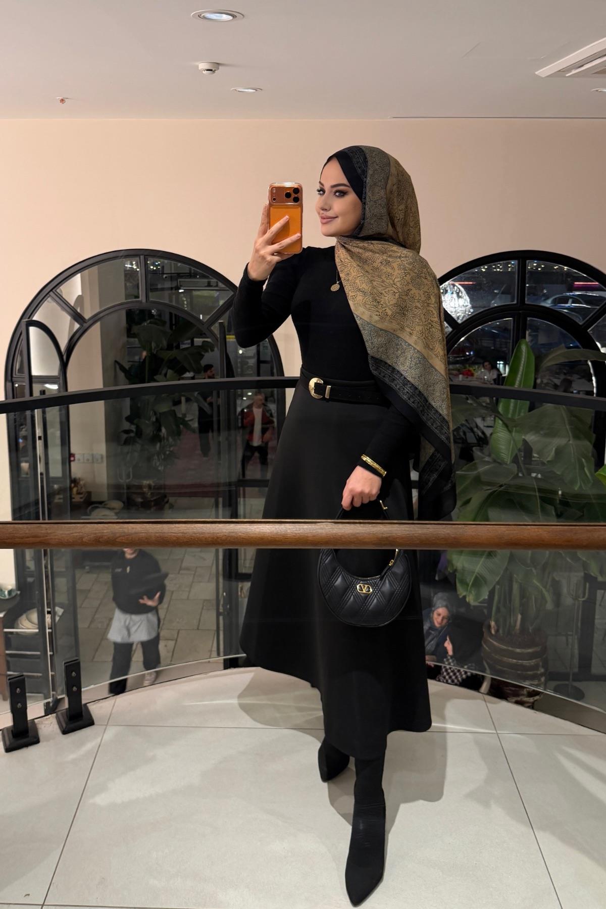 Siyah Puf Çan Skuba Etek