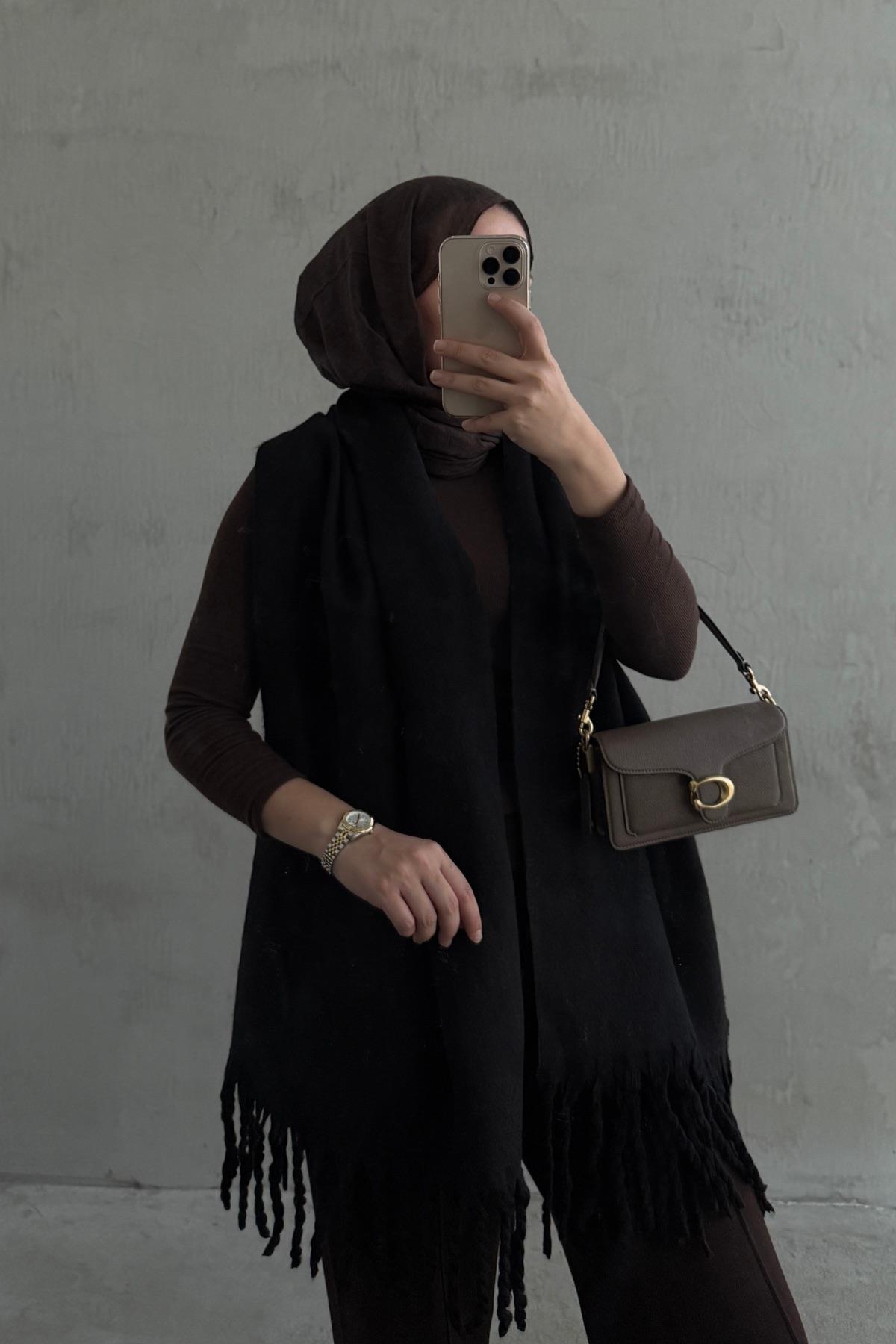 Siyah Pufy Atkı 